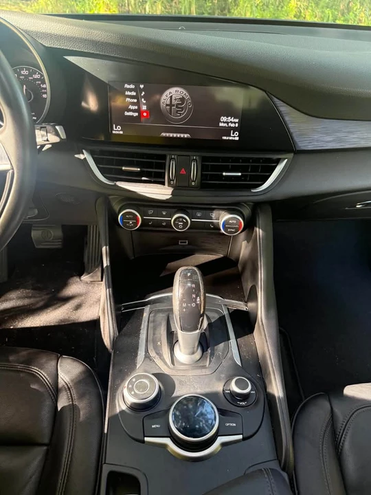 2017 Alfa Romeo Giulia - Image 18 of 20