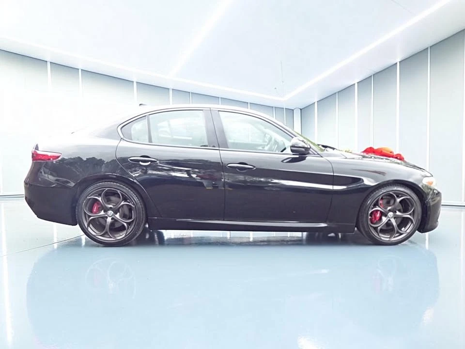 2017 Alfa Romeo Giulia - Image 3 of 14