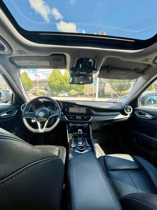 2017 Alfa Romeo Giulia - Image 10 of 17