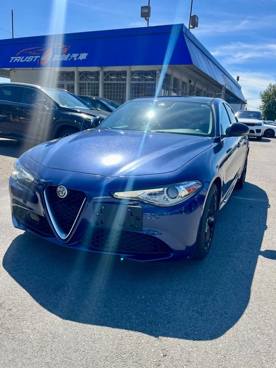 2017 Alfa Romeo Giulia - Image 5 of 17