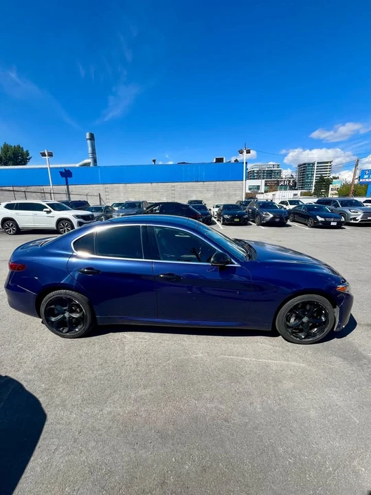 2017 Alfa Romeo Giulia - Image 6 of 17