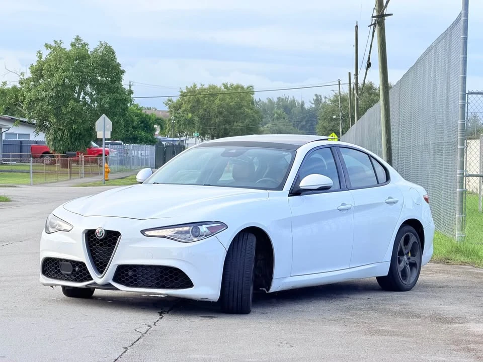 2017 Alfa Romeo Giulia Quadrifoglio - Image 13 of 14
