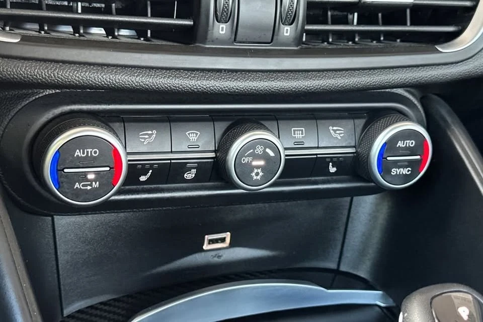 2017 Alfa Romeo Giulia Quadrifoglio - Image 18 of 19
