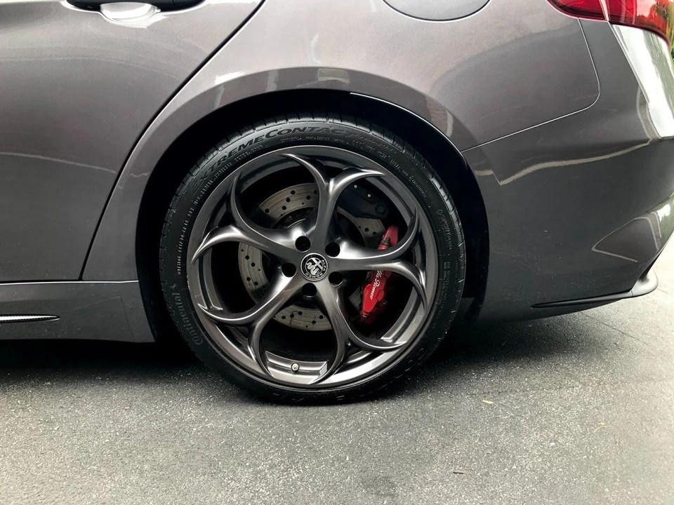 2017 Alfa Romeo Giulia Quadrifoglio - Image 9 of 18