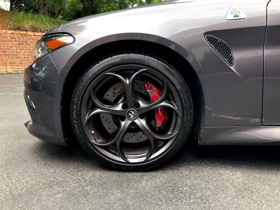 2017 Alfa Romeo Giulia Quadrifoglio - Image 10 of 18