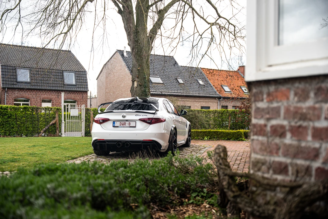 2017 Alfa Romeo Giulia Quadrifoglio - Image 7 of 31