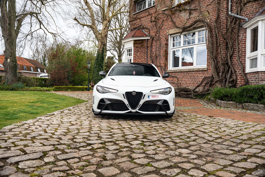 2017 Alfa Romeo Giulia Quadrifoglio - Image 2 of 31