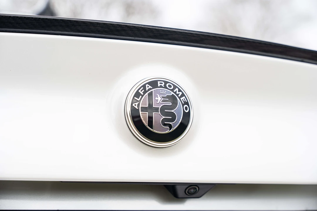 2017 Alfa Romeo Giulia Quadrifoglio - Image 18 of 31