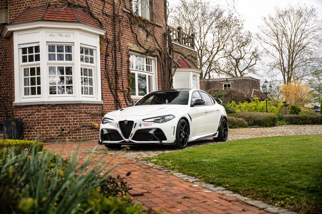 2017 Alfa Romeo Giulia Quadrifoglio - Image 3 of 31