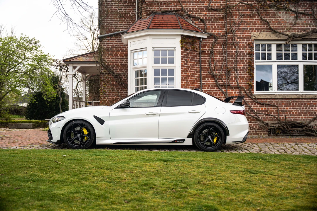 2017 Alfa Romeo Giulia Quadrifoglio - Image 4 of 31