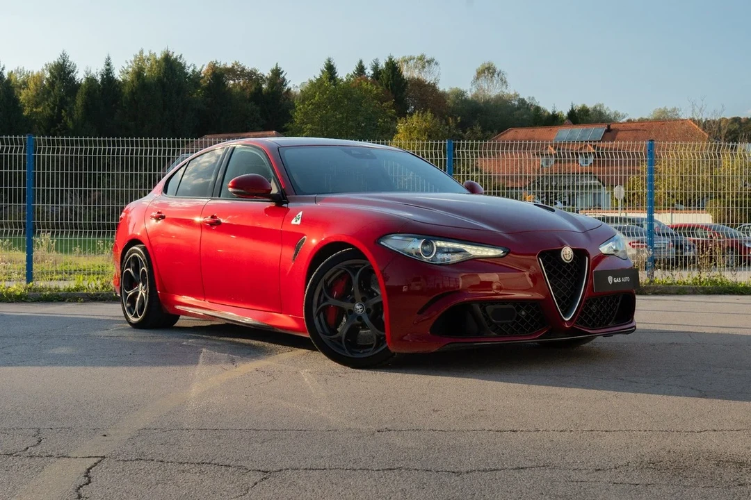 2017 Alfa Romeo Giulia Quadrifoglio - Image 2 of 31