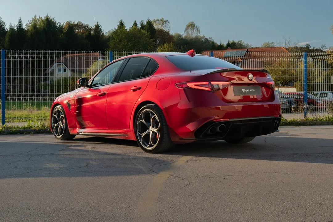 2017 Alfa Romeo Giulia Quadrifoglio - Image 7 of 31