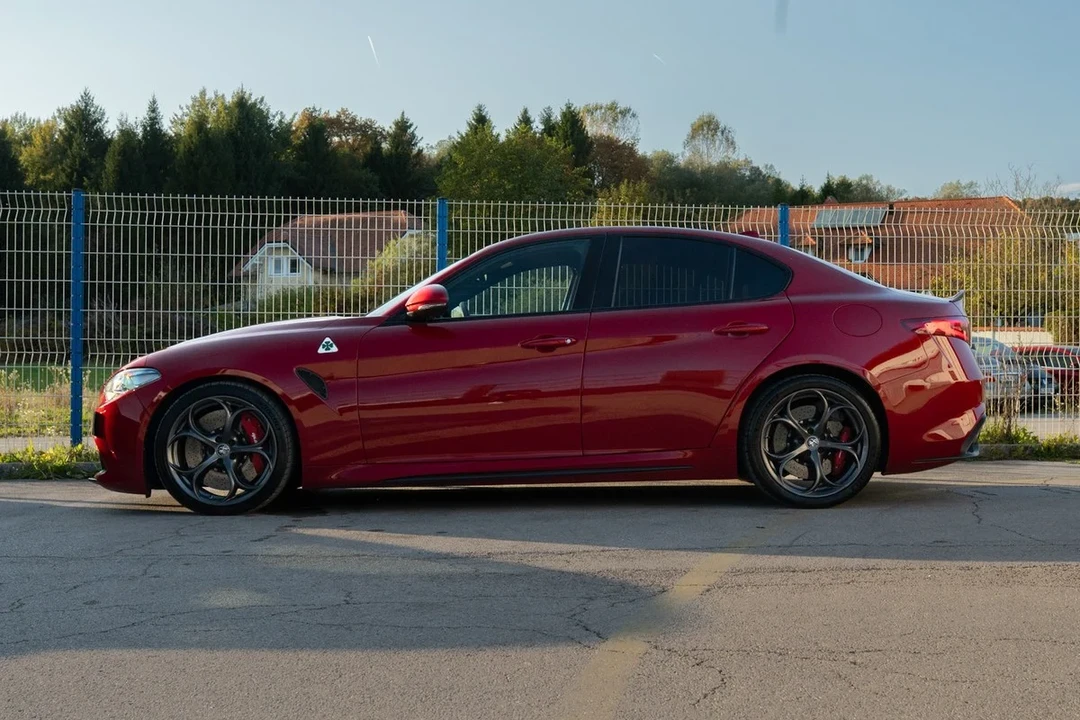 2017 Alfa Romeo Giulia Quadrifoglio - Image 8 of 31