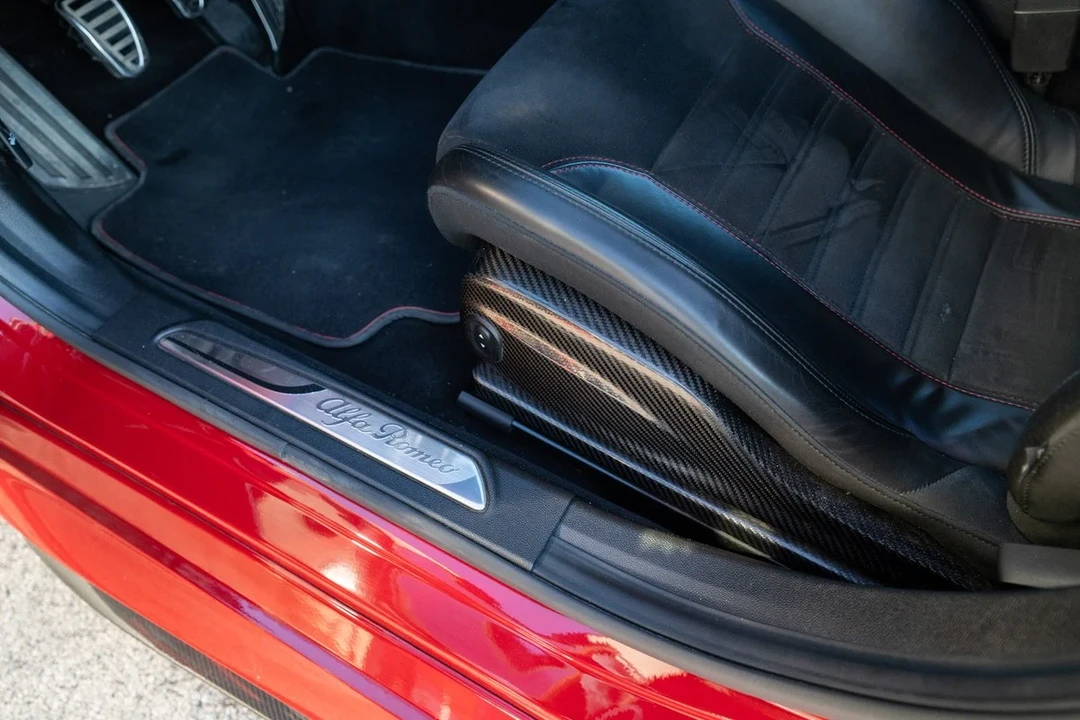 2017 Alfa Romeo Giulia Quadrifoglio - Image 15 of 31