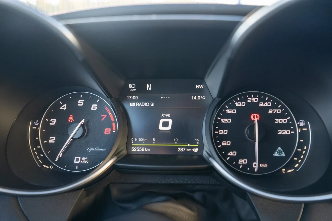 2017 Alfa Romeo Giulia Quadrifoglio - Image 18 of 31
