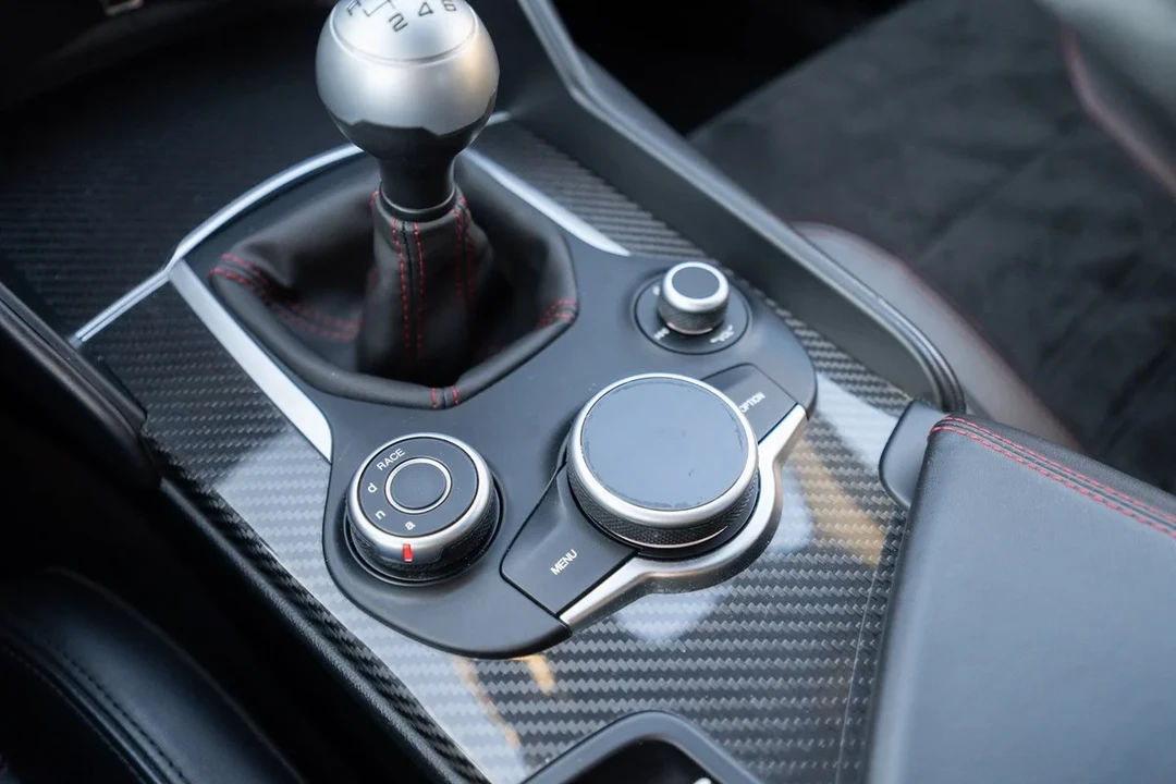 2017 Alfa Romeo Giulia Quadrifoglio - Image 19 of 31