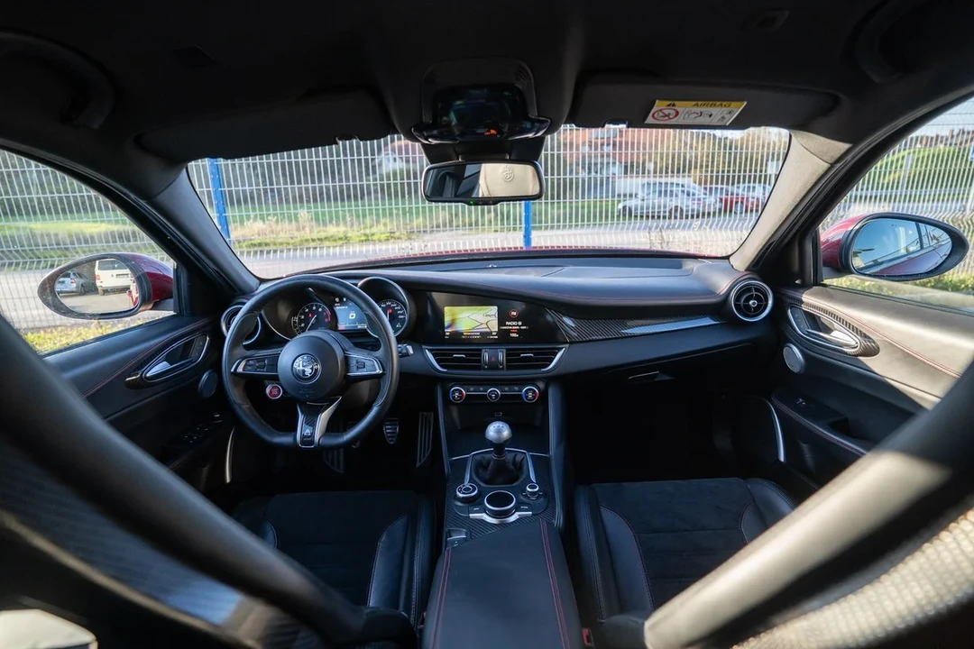 2017 Alfa Romeo Giulia Quadrifoglio - Image 13 of 31