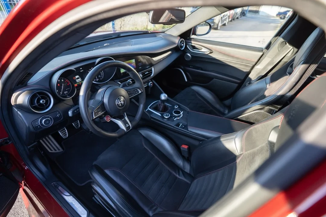 2017 Alfa Romeo Giulia Quadrifoglio - Image 14 of 31