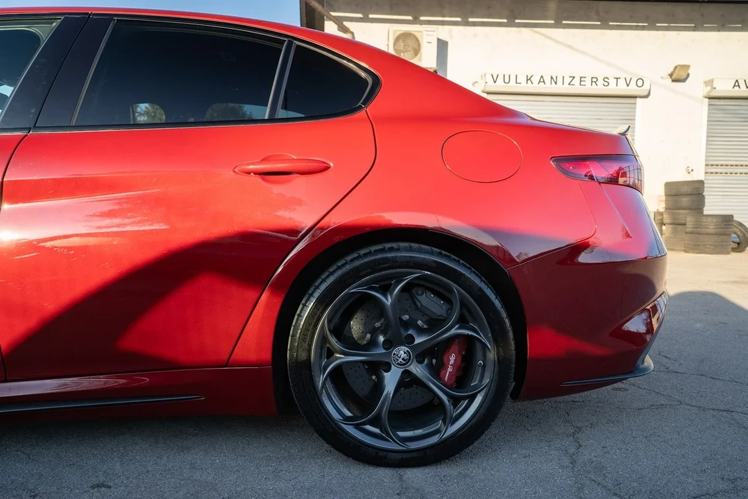 2017 Alfa Romeo Giulia Quadrifoglio - Image 9 of 31