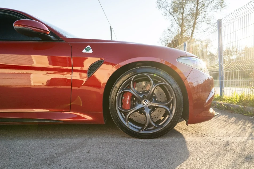 2017 Alfa Romeo Giulia Quadrifoglio - Image 11 of 31