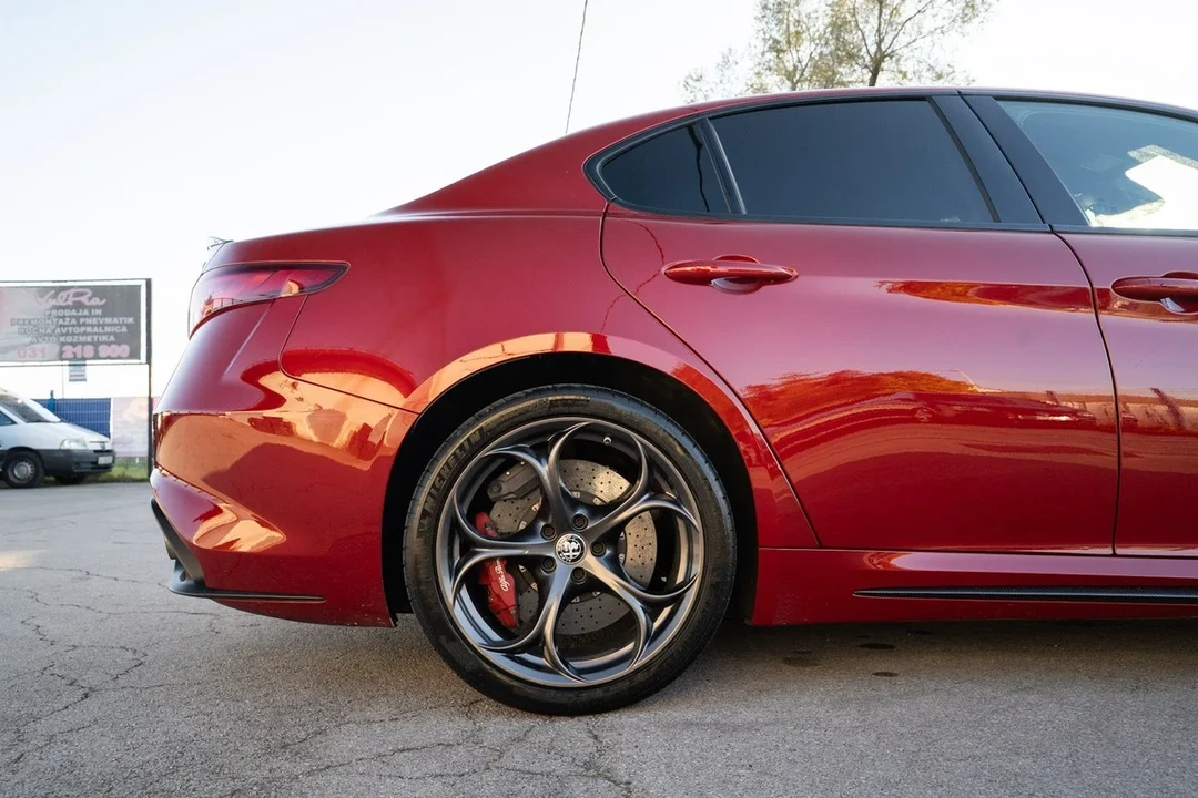 2017 Alfa Romeo Giulia Quadrifoglio - Image 12 of 31
