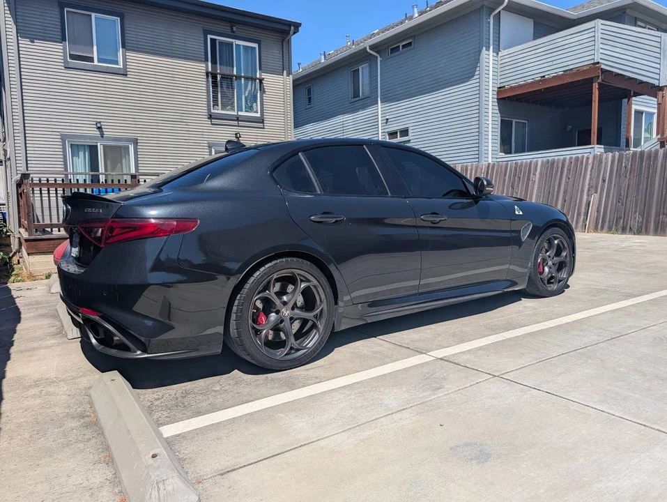 2017 Alfa Romeo Giulia Quadrifoglio - Image 5 of 6