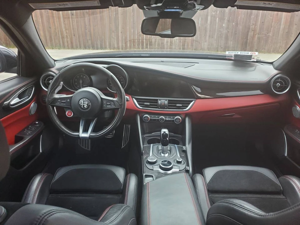 2017 Alfa Romeo Giulia Quadrifoglio - Image 4 of 6