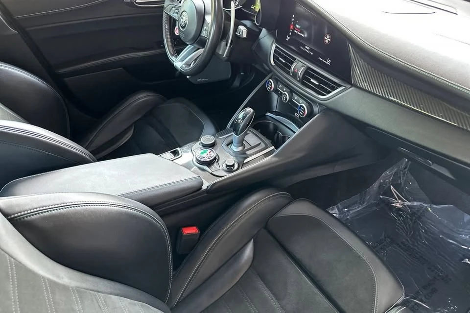 2017 Alfa Romeo Giulia Quadrifoglio - Image 15 of 20