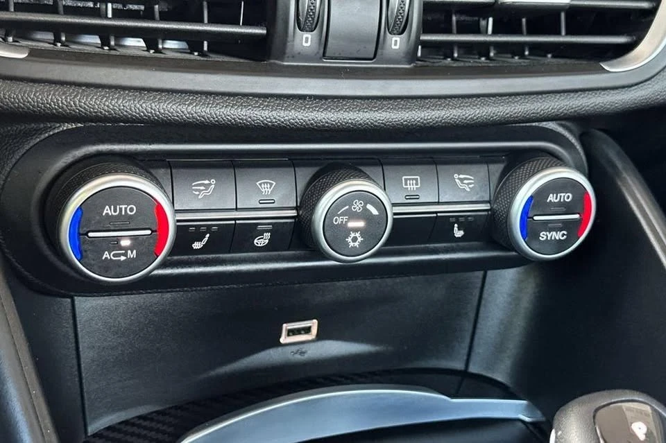 2017 Alfa Romeo Giulia Quadrifoglio - Image 19 of 20