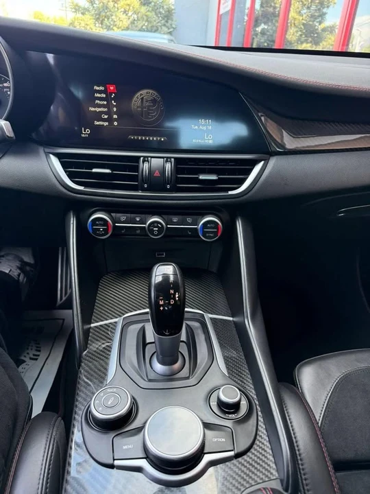 2017 Alfa Romeo Giulia Quadrifoglio - Image 11 of 20