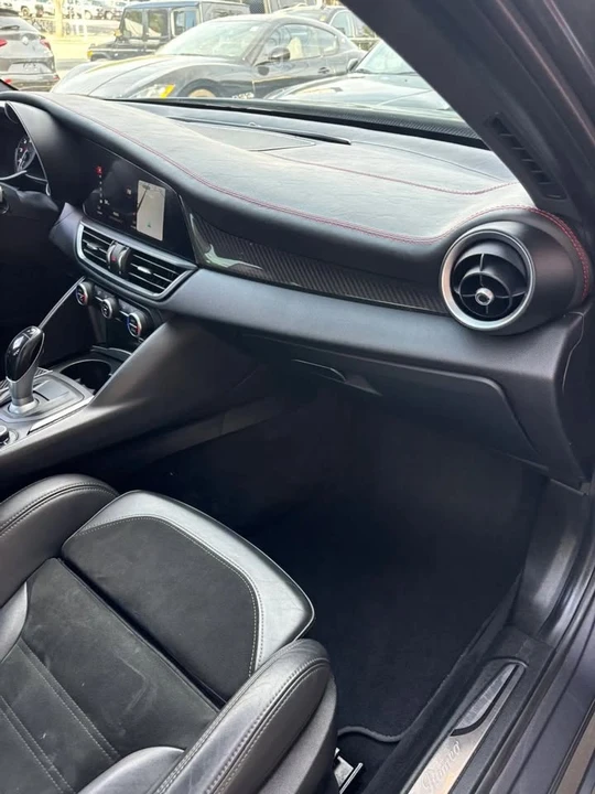 2017 Alfa Romeo Giulia Quadrifoglio - Image 13 of 20