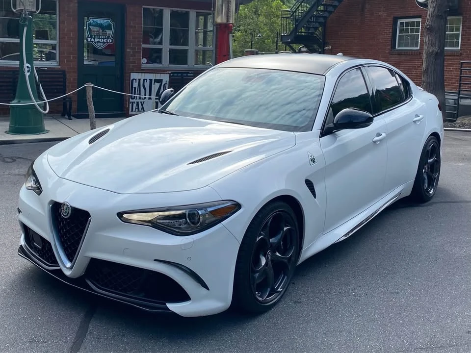 2017 Alfa Romeo Giulia Quadrifoglio - Image 13 of 14