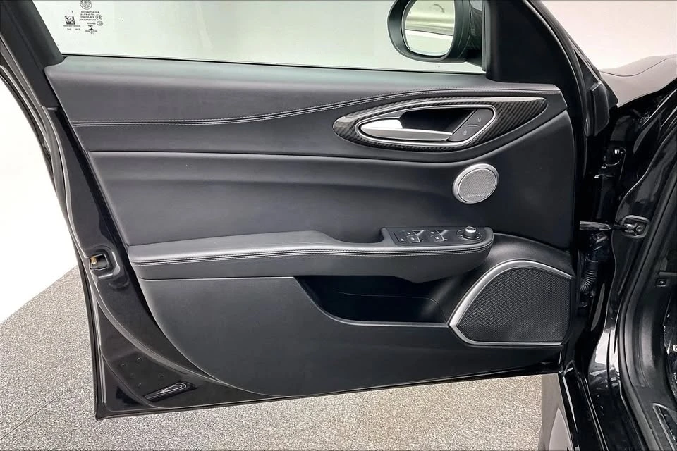 2017 Alfa Romeo Giulia Quadrifoglio - Image 16 of 20
