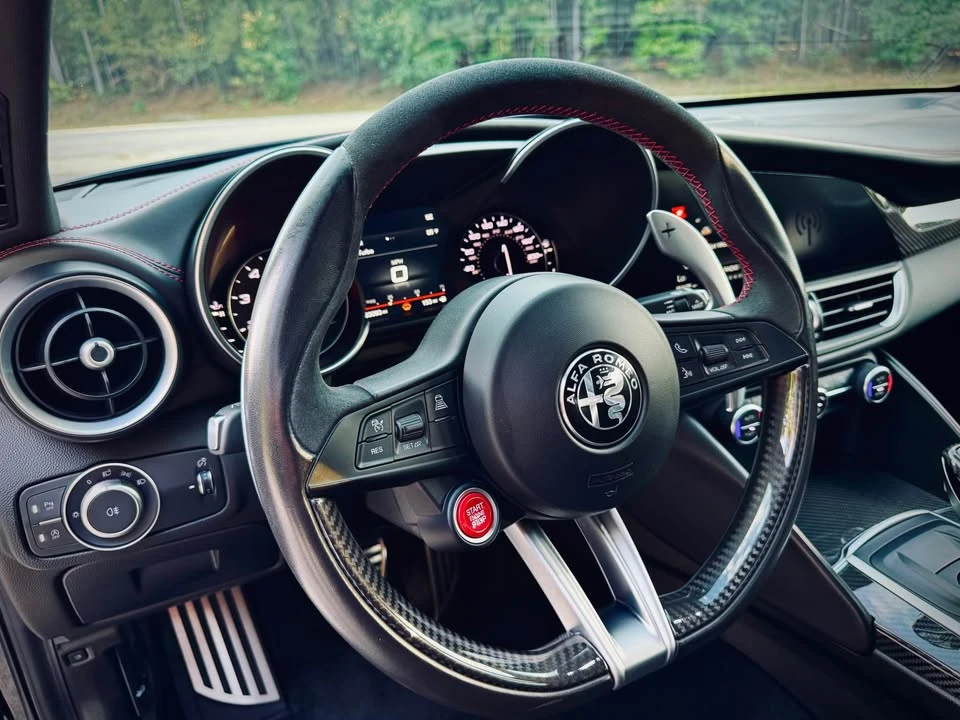 2017 Alfa Romeo Giulia Quadrifoglio - Image 16 of 20