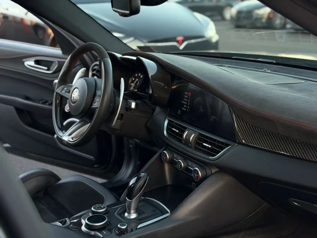 2017 Alfa Romeo Giulia Quadrifoglio - Image 24 of 31
