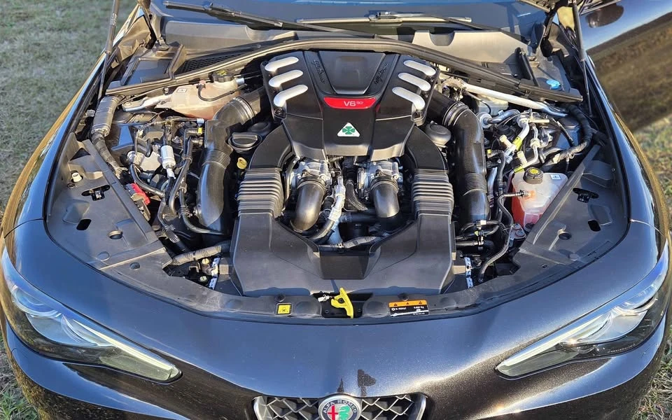 2017 Alfa Romeo Giulia Quadrifoglio - Image 12 of 17