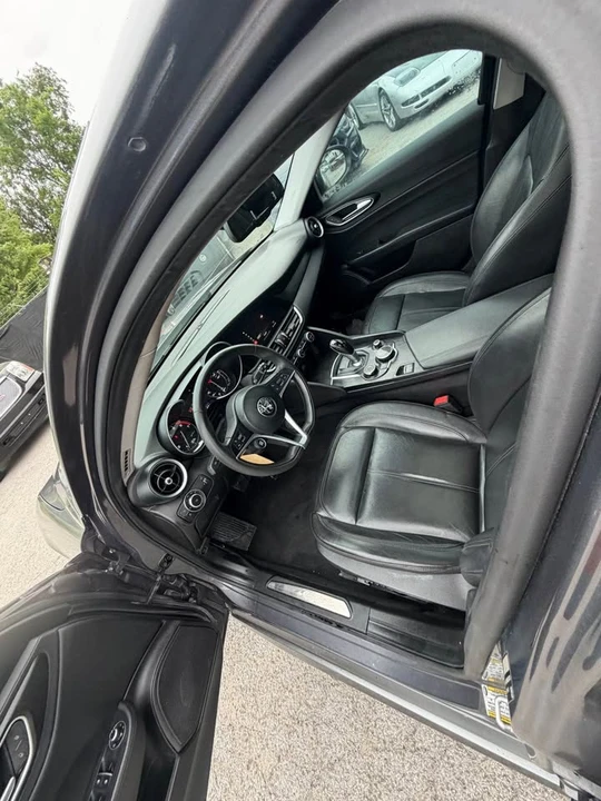 2017 Alfa Romeo Giulia Quadrifoglio - Image 14 of 17