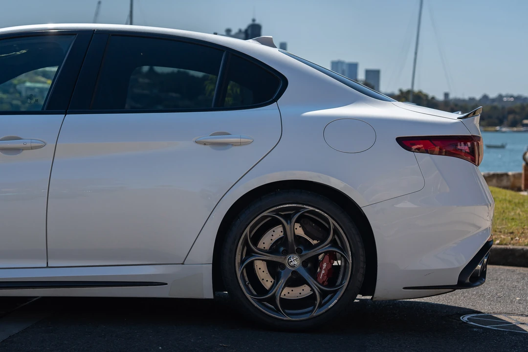 2017 Alfa Romeo Giulia Quadrifoglio - Image 24 of 31