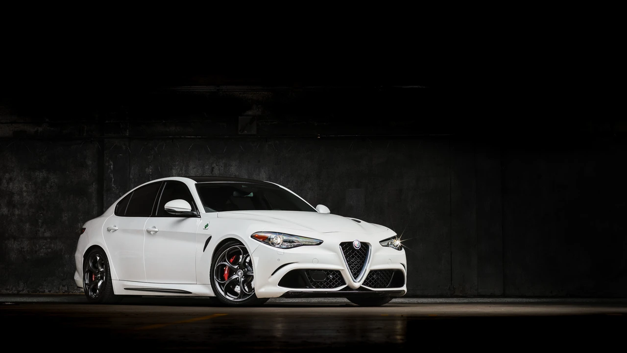 2017 Alfa Romeo Giulia Quadrifoglio - Image 2 of 31