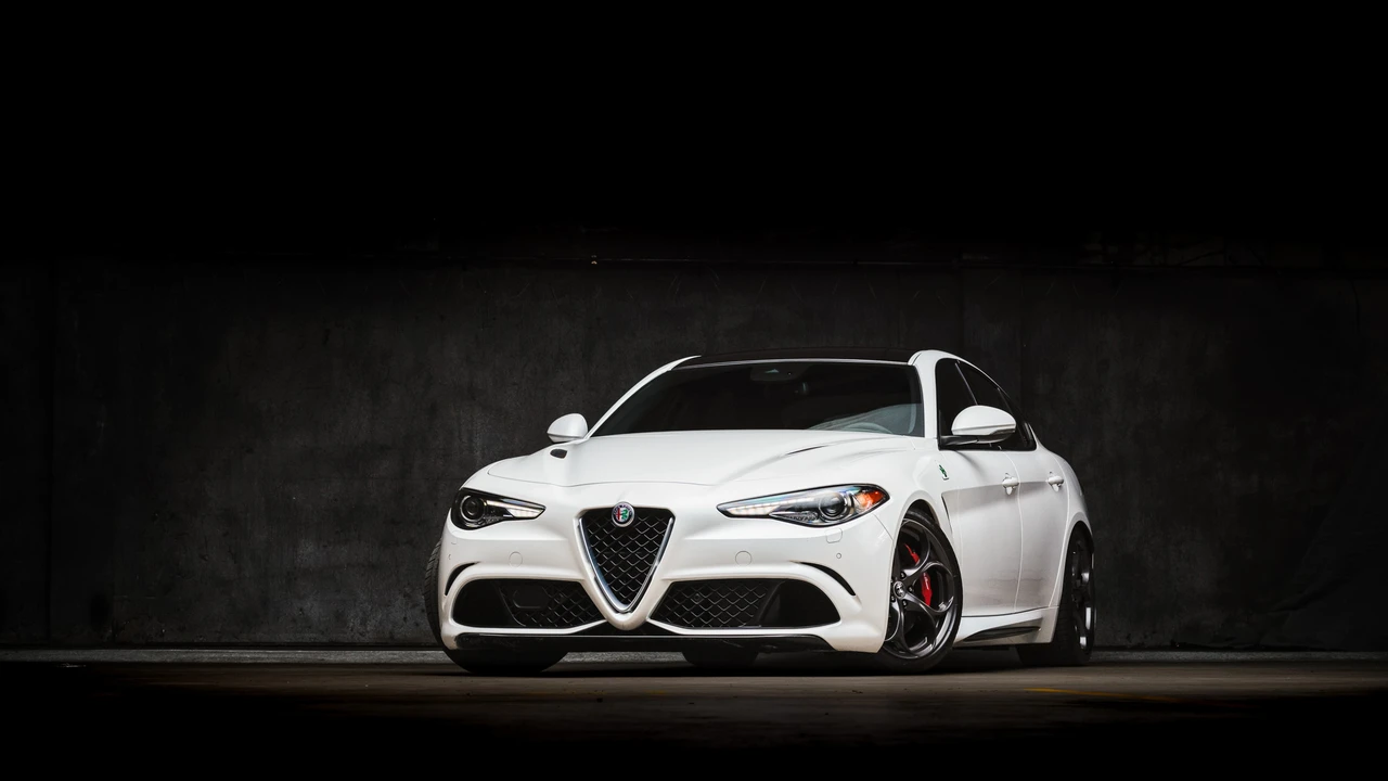 2017 Alfa Romeo Giulia Quadrifoglio - Image 3 of 31