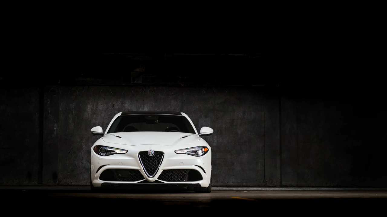 2017 Alfa Romeo Giulia Quadrifoglio - Image 4 of 31
