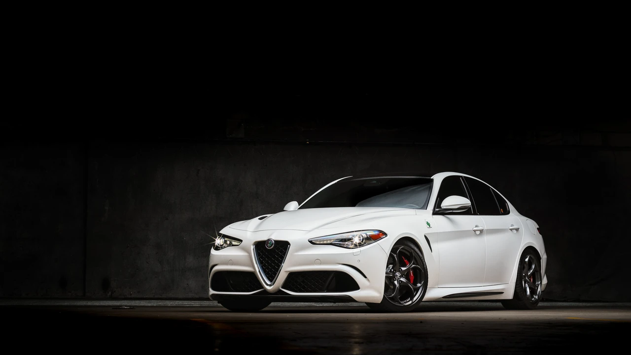 2017 Alfa Romeo Giulia Quadrifoglio - Image 5 of 31