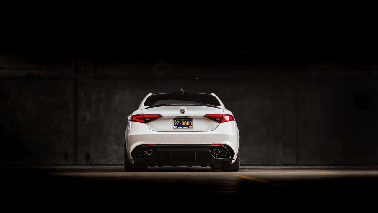 2017 Alfa Romeo Giulia Quadrifoglio - Image 6 of 31