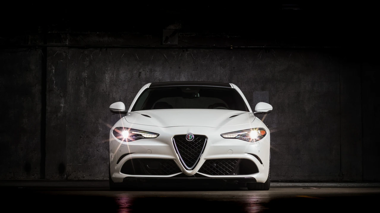 2017 Alfa Romeo Giulia Quadrifoglio - Image 7 of 31