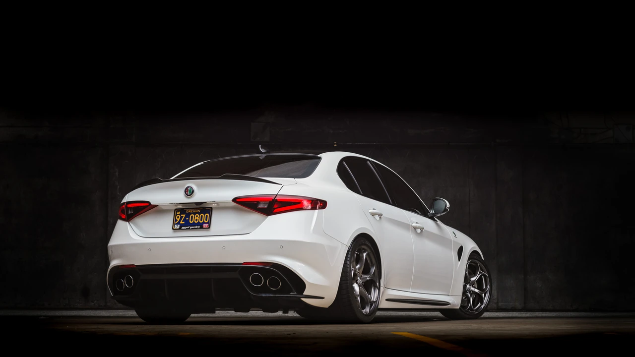 2017 Alfa Romeo Giulia Quadrifoglio - Image 8 of 31