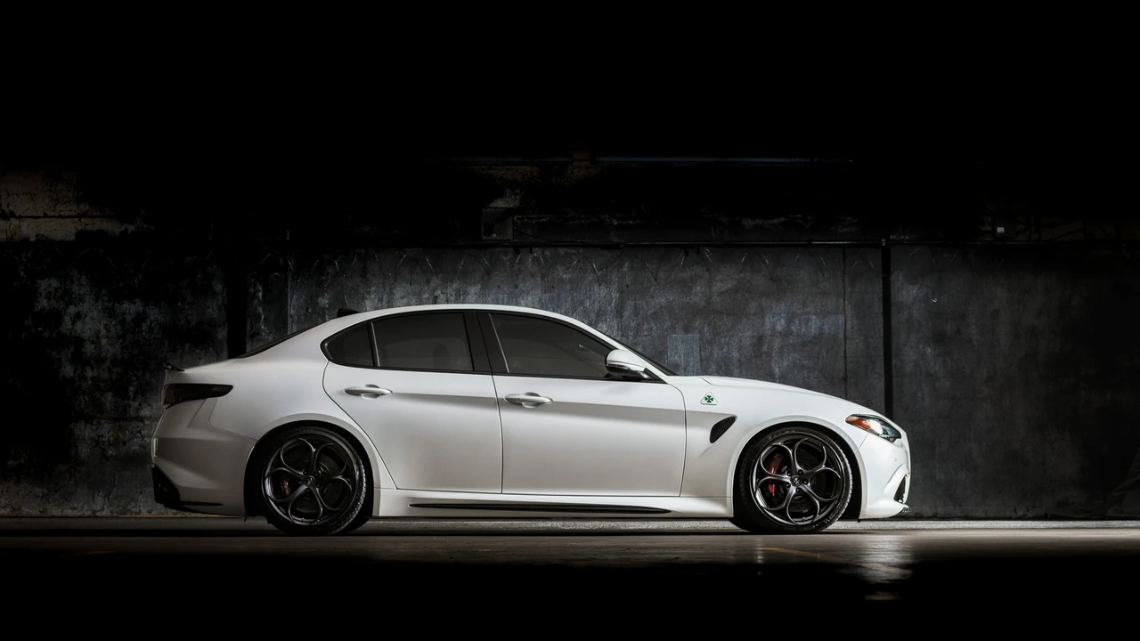 2017 Alfa Romeo Giulia Quadrifoglio - Image 10 of 31