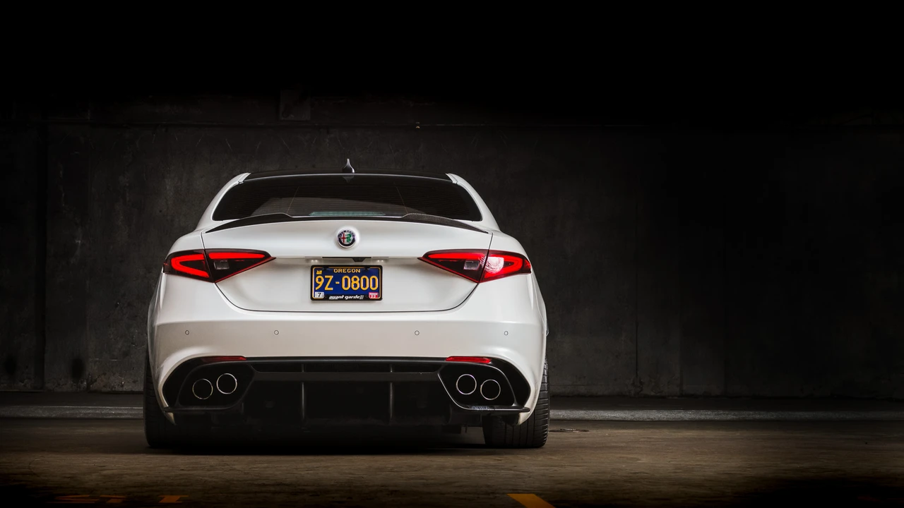 2017 Alfa Romeo Giulia Quadrifoglio - Image 11 of 31