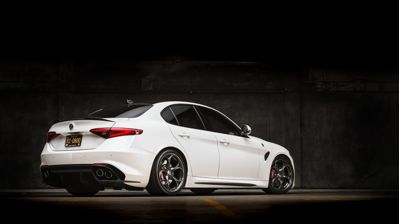 2017 Alfa Romeo Giulia Quadrifoglio - Image 12 of 31