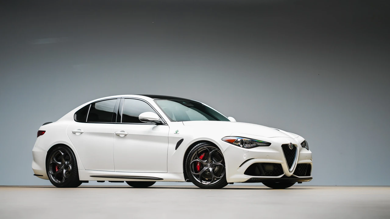 2017 Alfa Romeo Giulia Quadrifoglio - Image 15 of 31