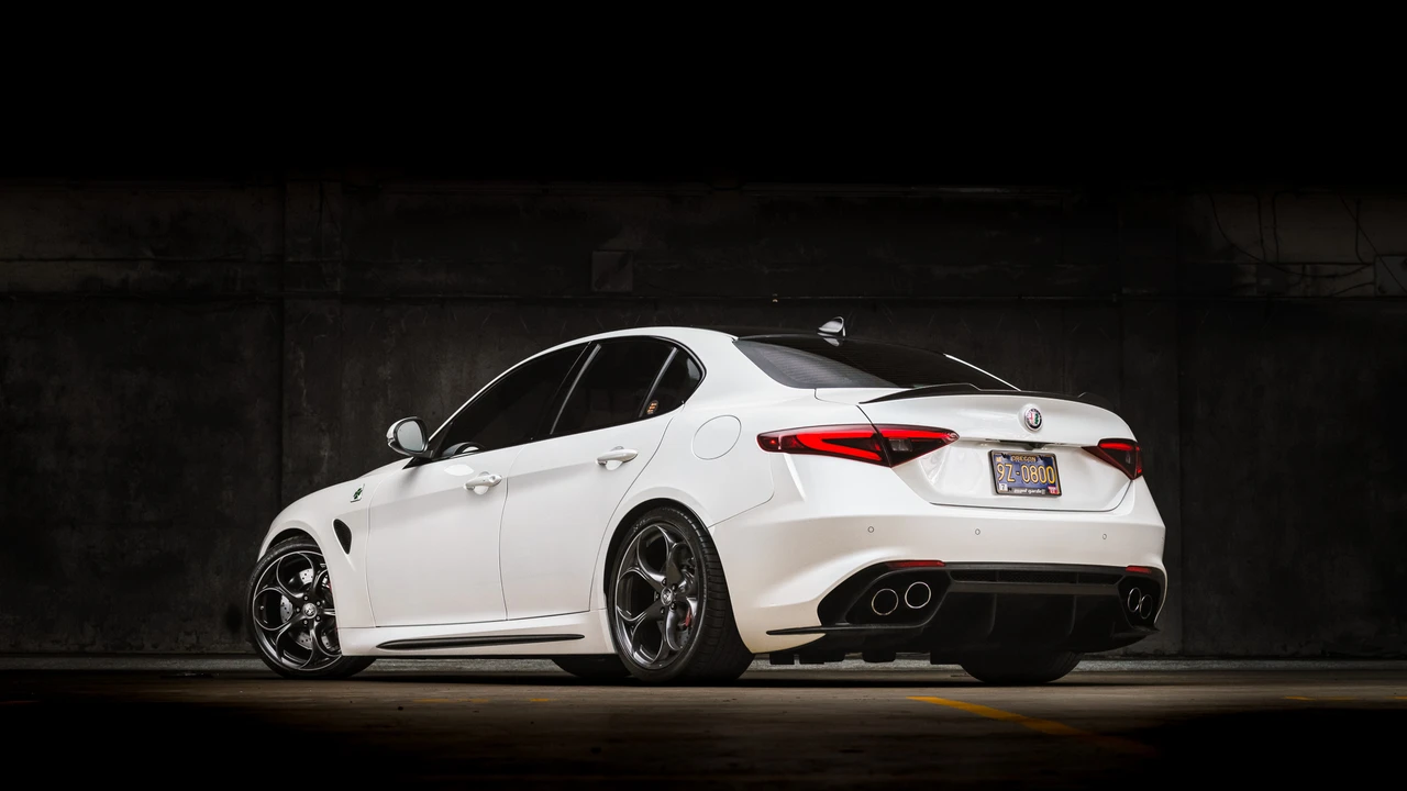 2017 Alfa Romeo Giulia Quadrifoglio - Image 14 of 31